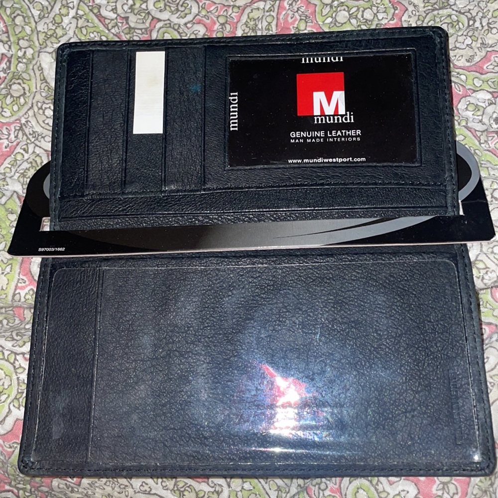 BNWT Mundi leather checkbook with Fl Gators 🐊 - Picture 4 of 5